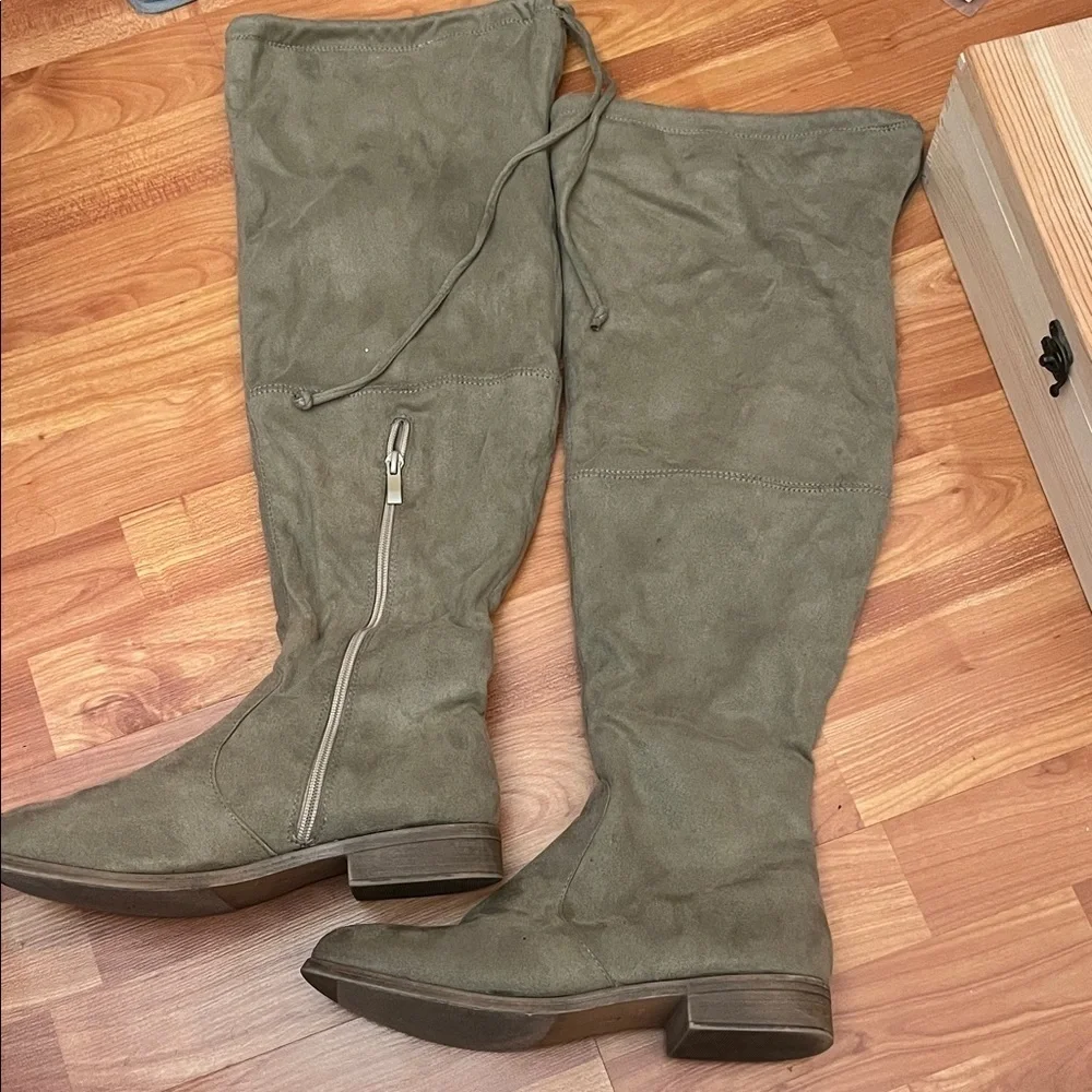 Women's Over-the-Knee Boots in Olive Tan Size 8